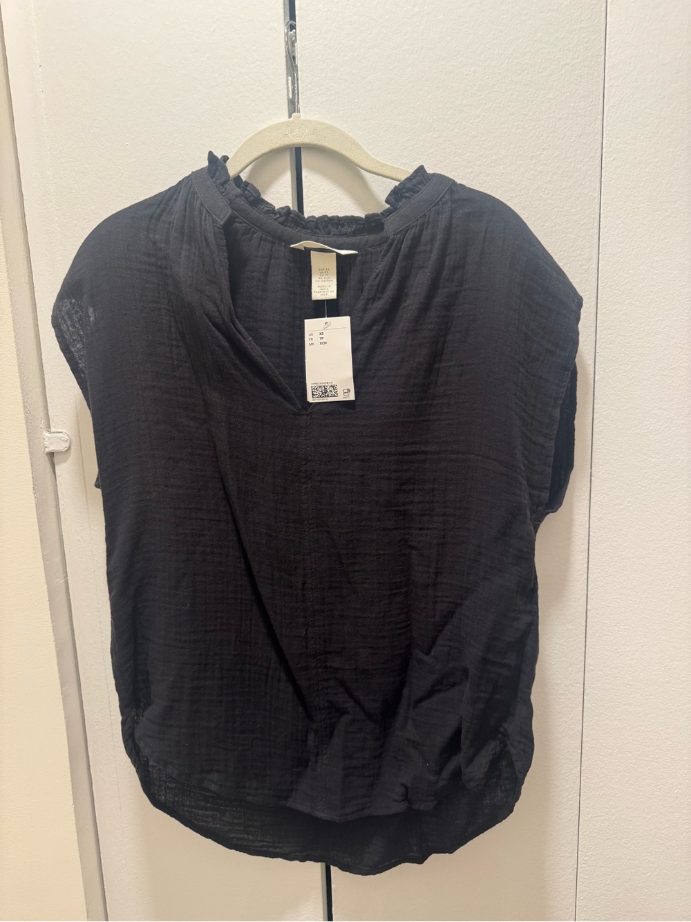 NWT H&M Black Ruffled Neck Short Sleeve Blouse